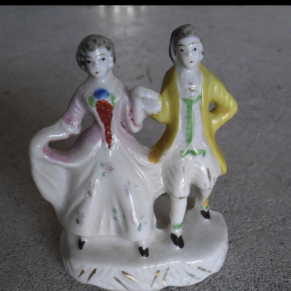 Vintage 1940s Occupied Japan Victorian Man With Woman Figurine 3 1/4"